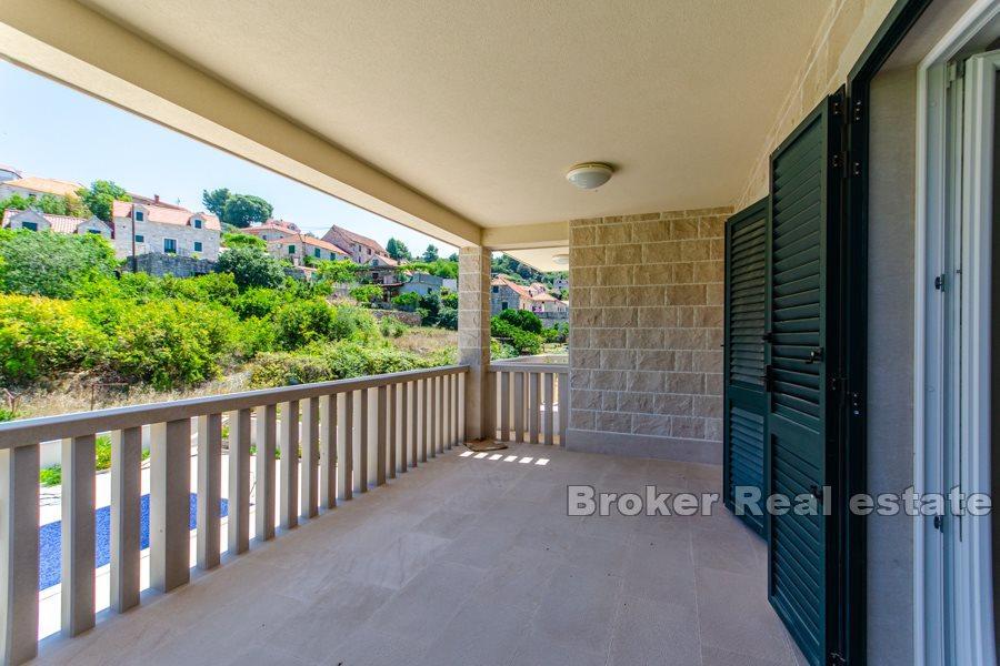 Apartment house with sea view