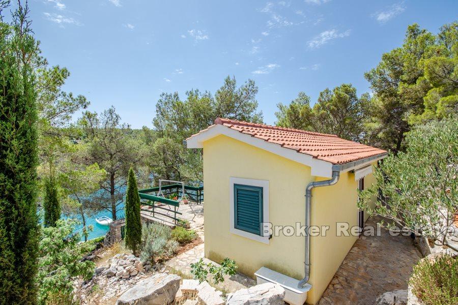 House by the sea in a top location