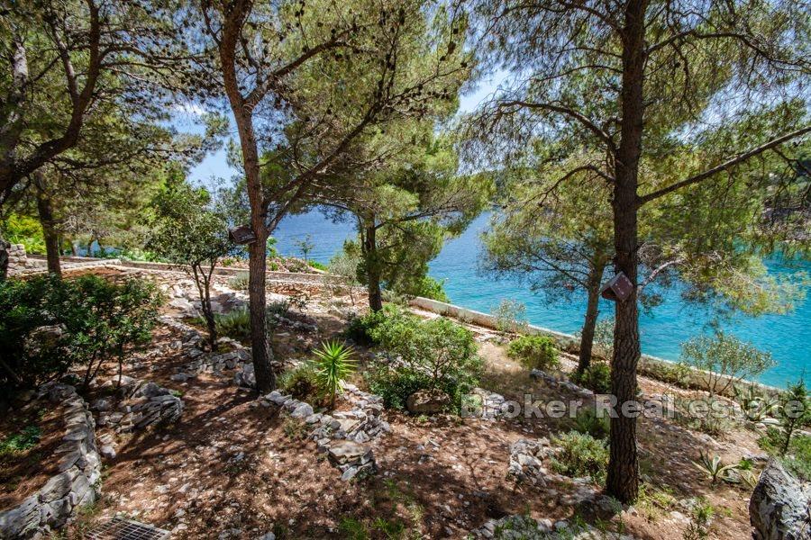 House by the sea in a top location