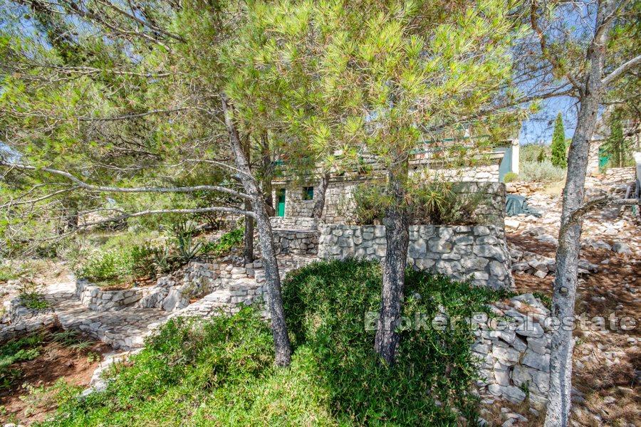 House by the sea in a top location