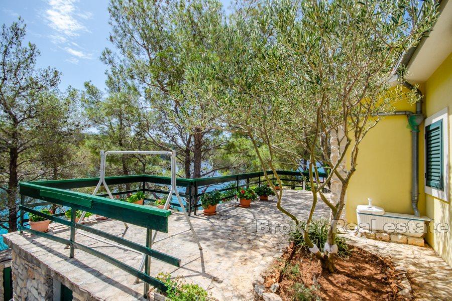 House by the sea in a top location