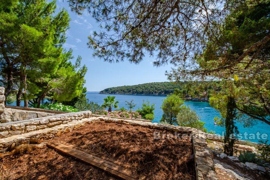 House by the sea in a top location