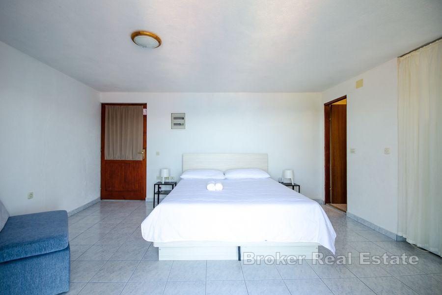 Mehrfamilienhaus mit offenem Meerblick