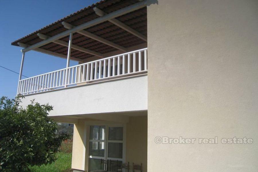 Maison sur 3 étages avec vue sur la mer, à vendre