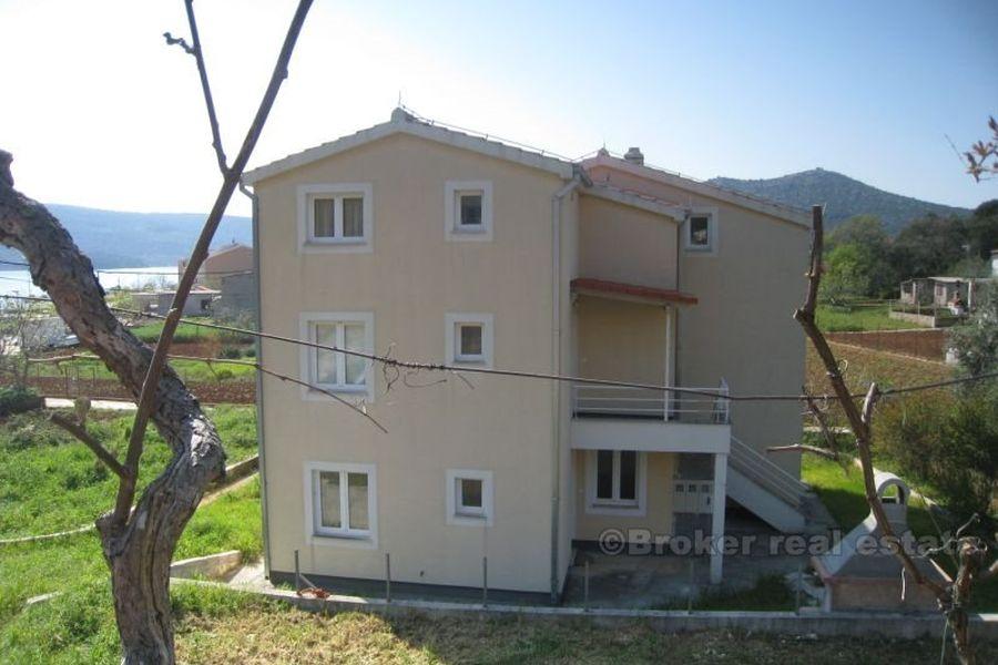 Maison sur 3 étages avec vue sur la mer, à vendre
