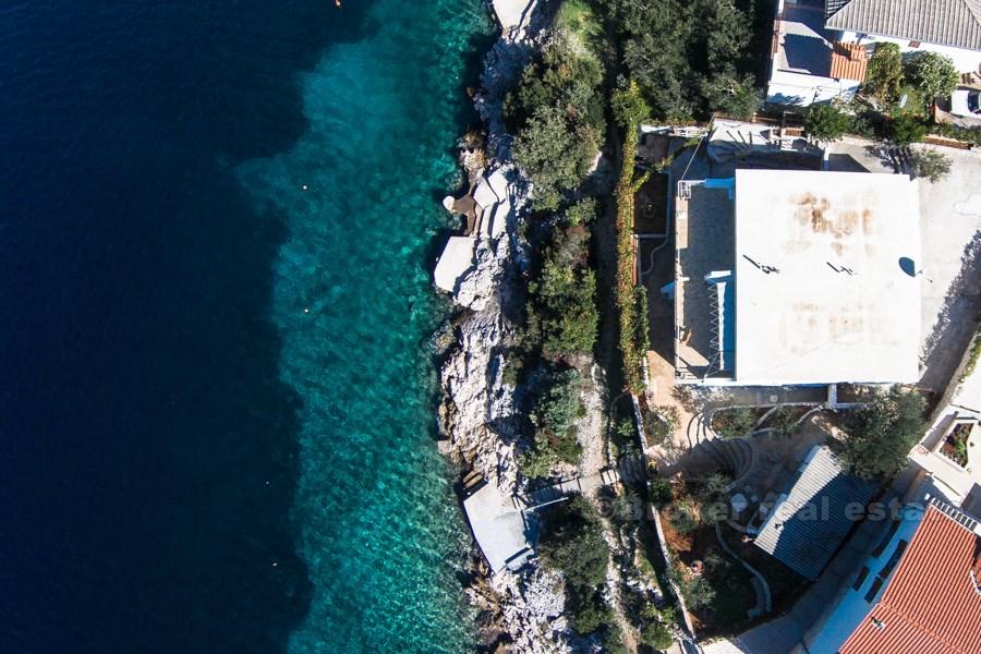 Detached house at first row to the sea, for sale