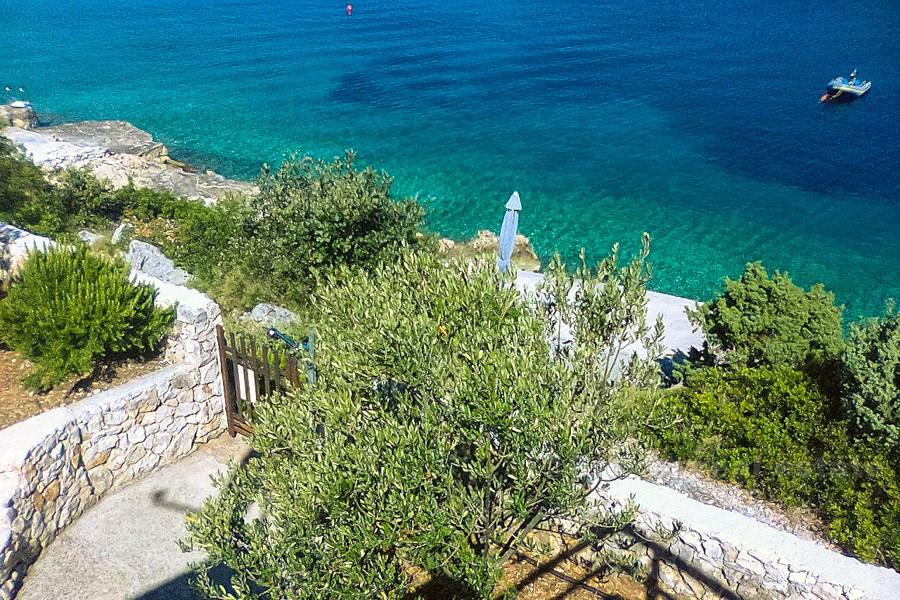 Detached house at first row to the sea, for sale