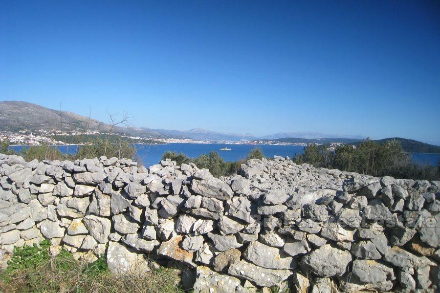 Near Marina, stone house - ruin