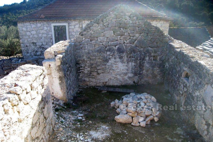 Near Marina, stone house - ruin