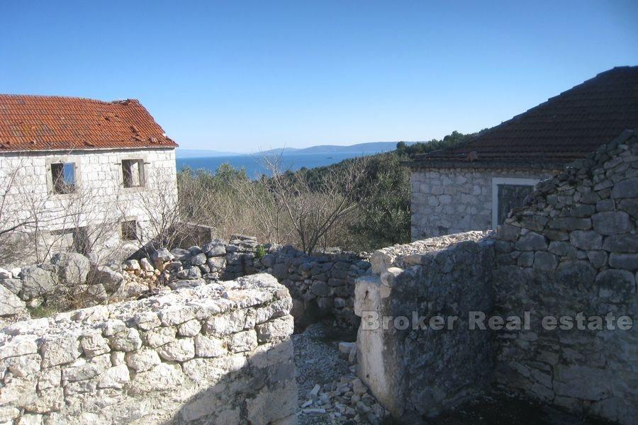 Near Marina, stone house - ruin