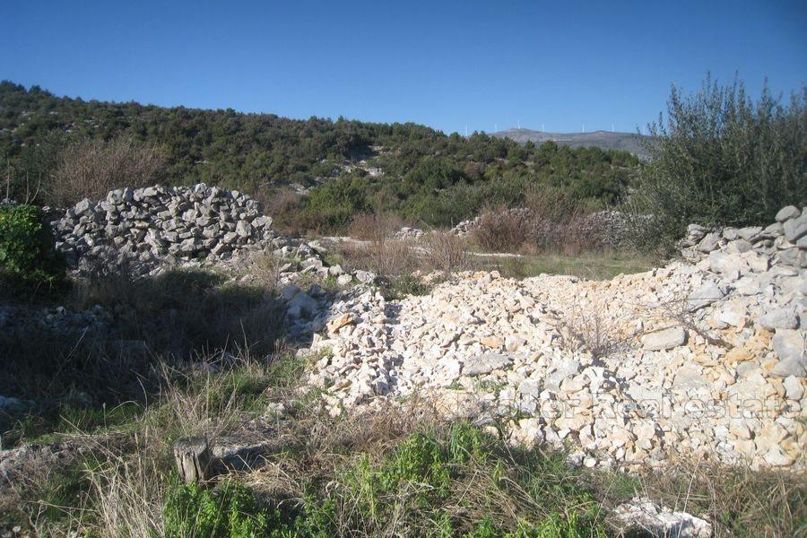Near Marina, stone house - ruin