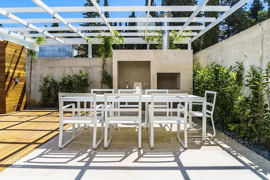 Villa de luxe, avec une belle vue sur la mer, à vendre