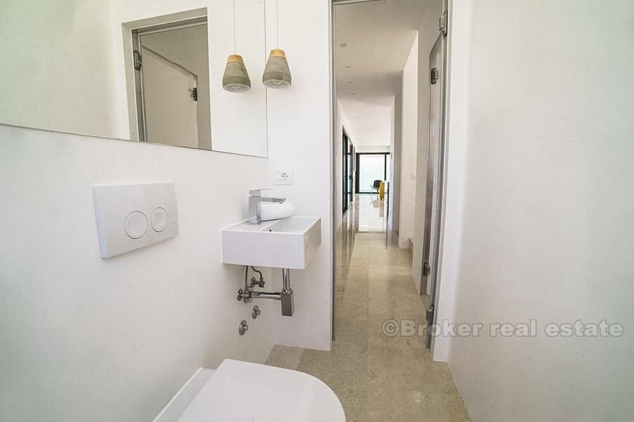 Villa de luxe, avec une belle vue sur la mer, à vendre