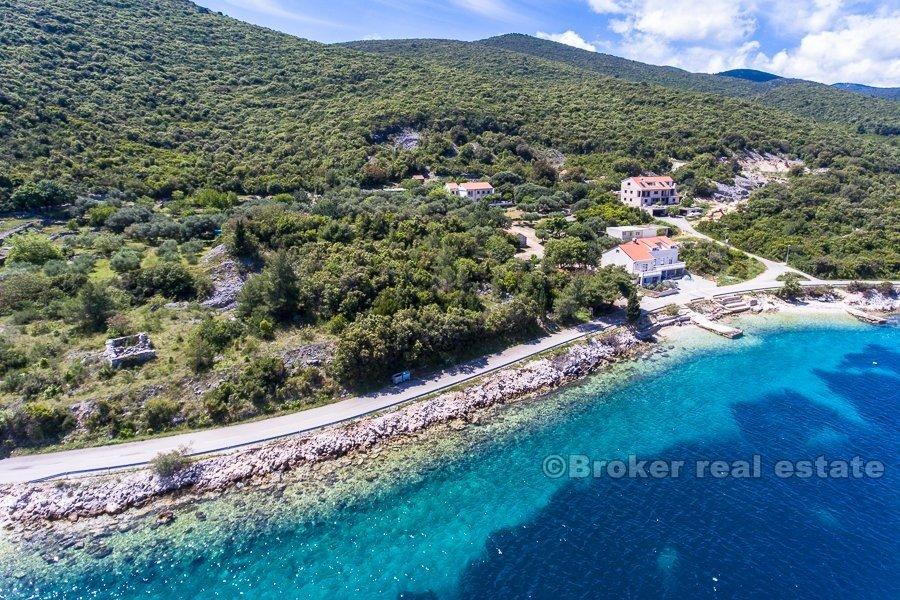 Terrain à bâtir, première rangée à la mer, à vendre