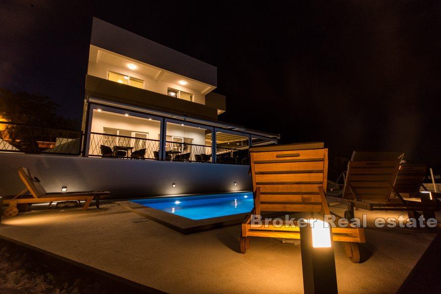 Villa moderna e lussuosa con piscina
