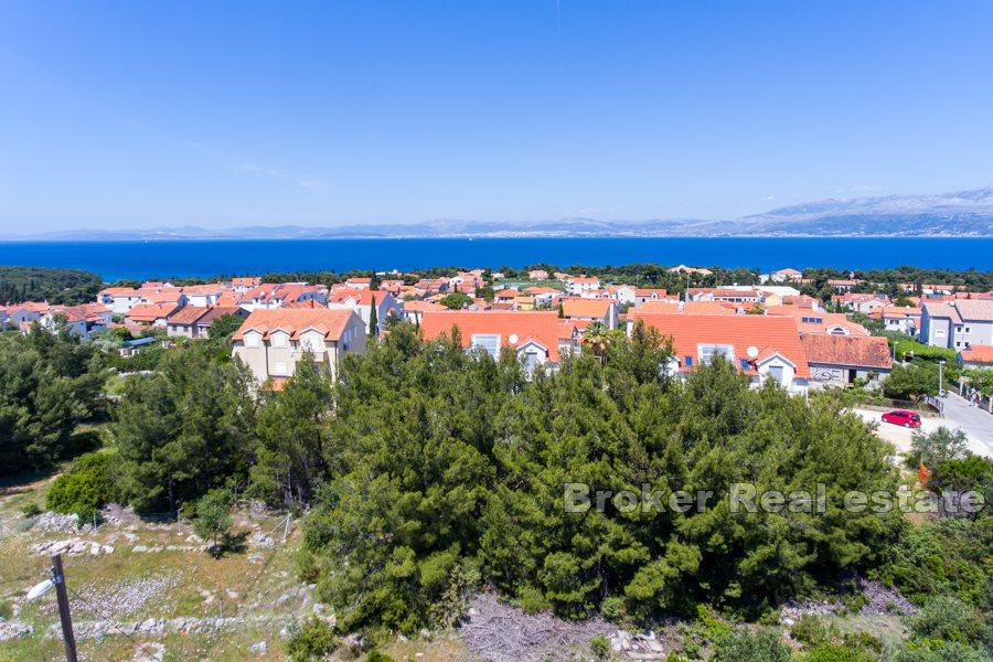 Tomt med byggetillatelse og havutsikt