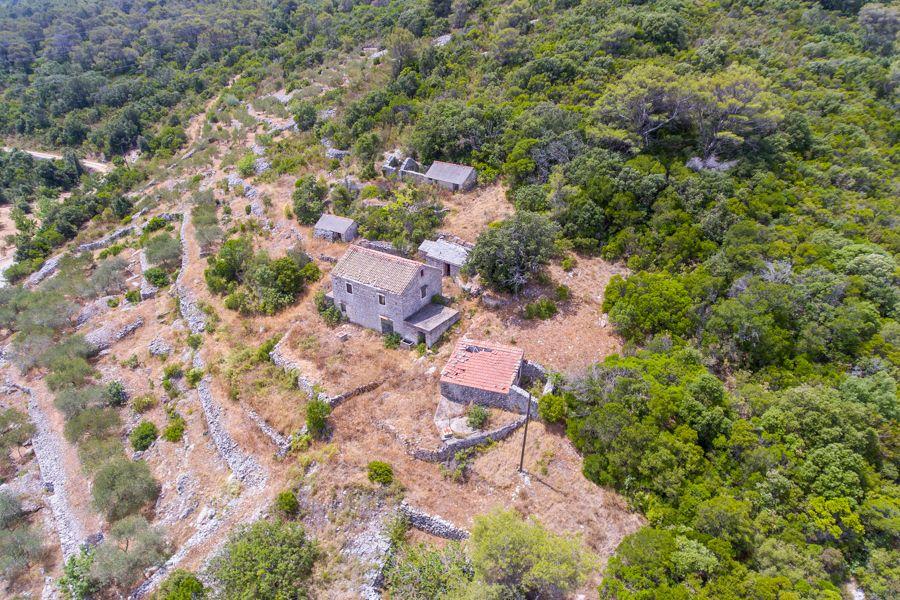 001-2013-116-Vis-stone-houses-for-sale