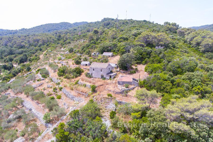 Anwesen mit alten Steinhäusern