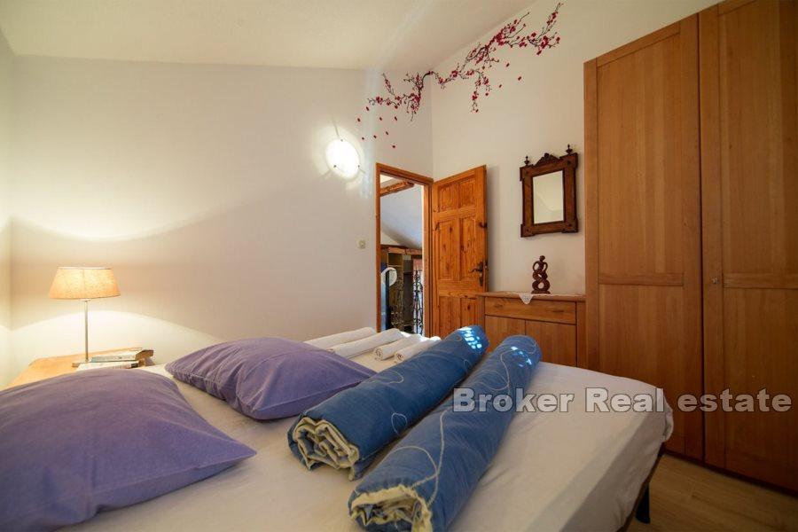 Casa con ampio giardino mediterraneo