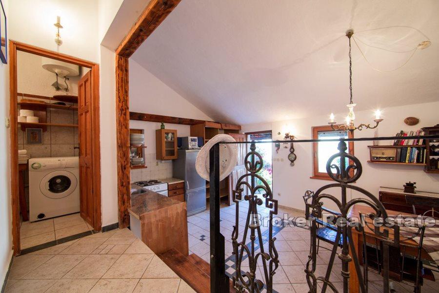 Casa con ampio giardino mediterraneo