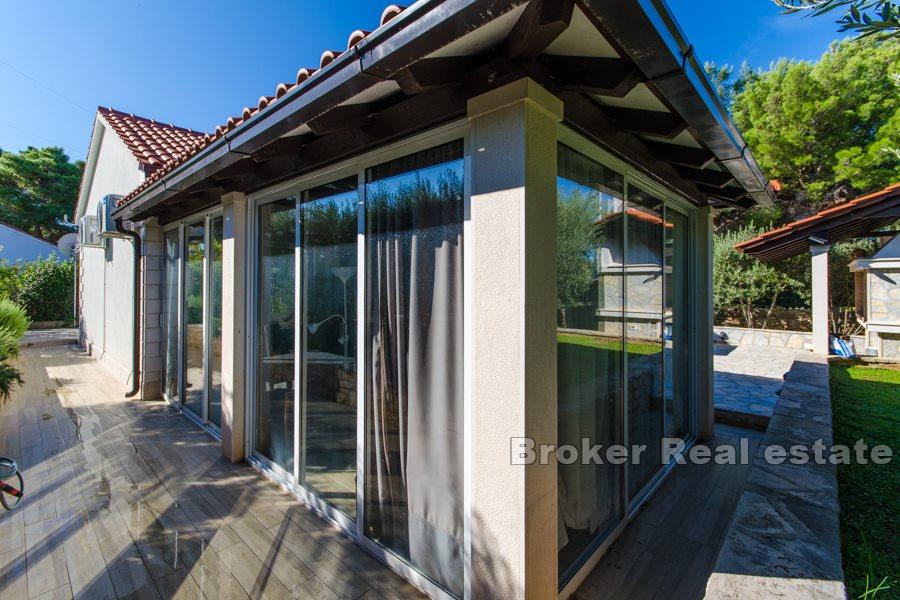 Sjarmerende hus nær sjøen