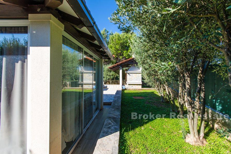 Sjarmerende hus nær sjøen