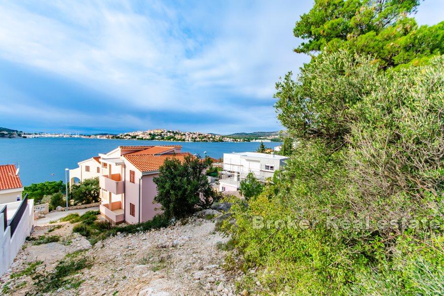 Byggnadsmark med havsutsikt