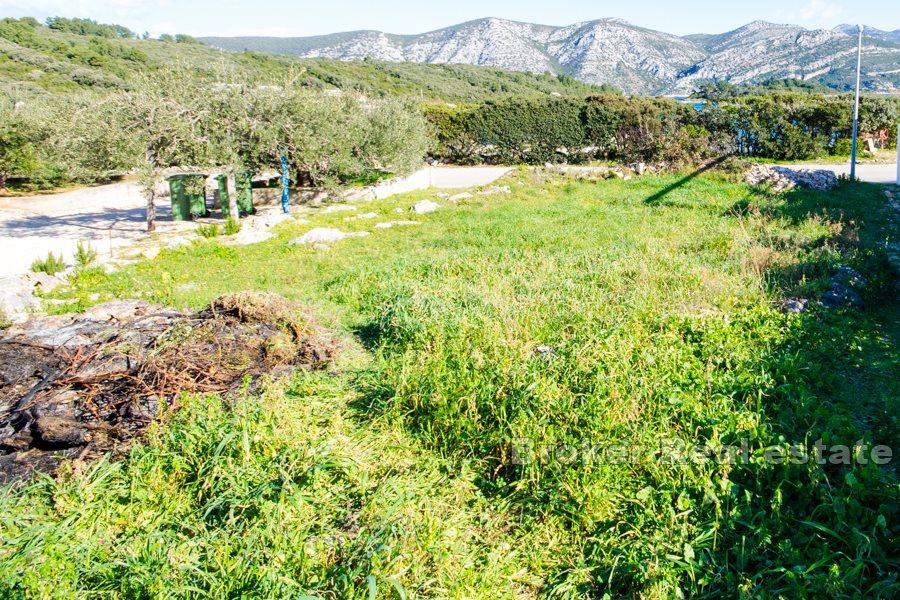 Byggnadsmark i första raden till havet