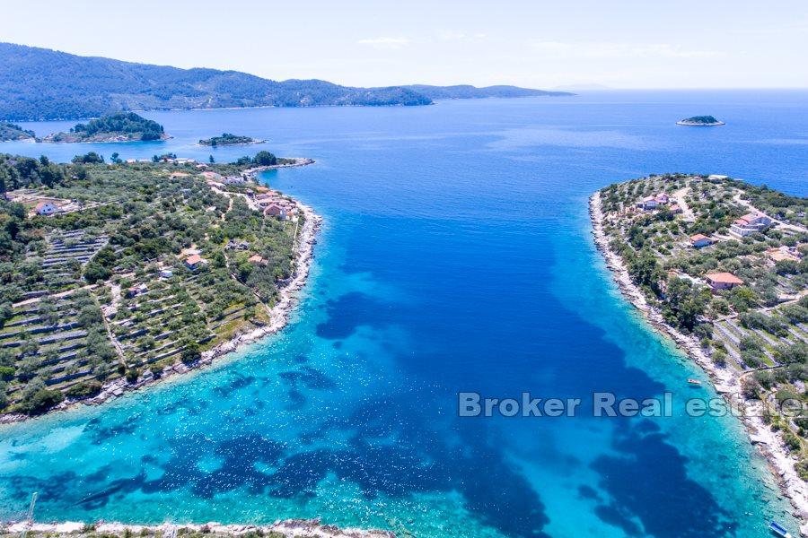 Building land with open sea view