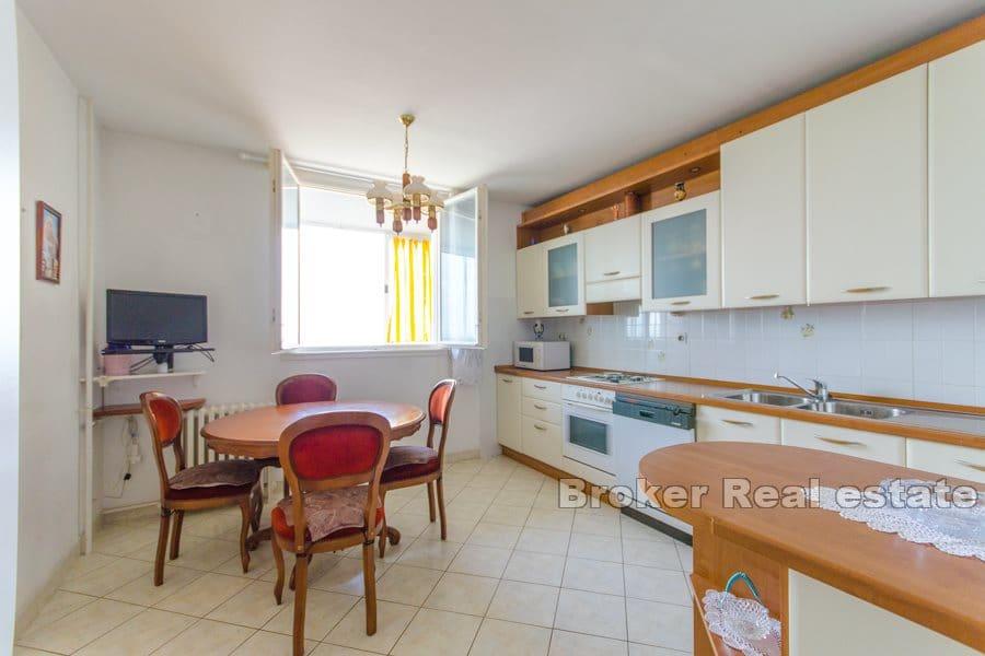 Blatine, stan s otvorenim pogledom na more