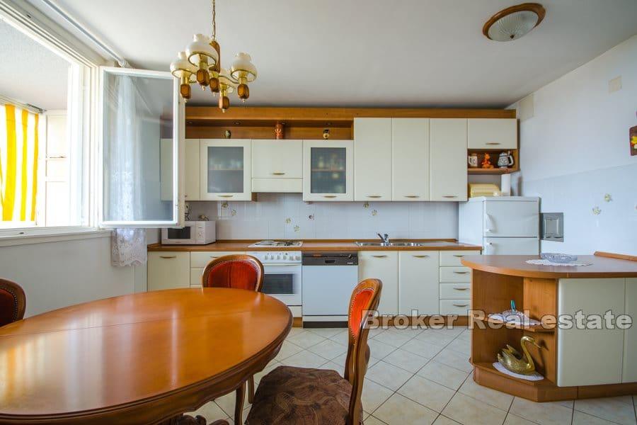 Blatine, stan s otvorenim pogledom na more