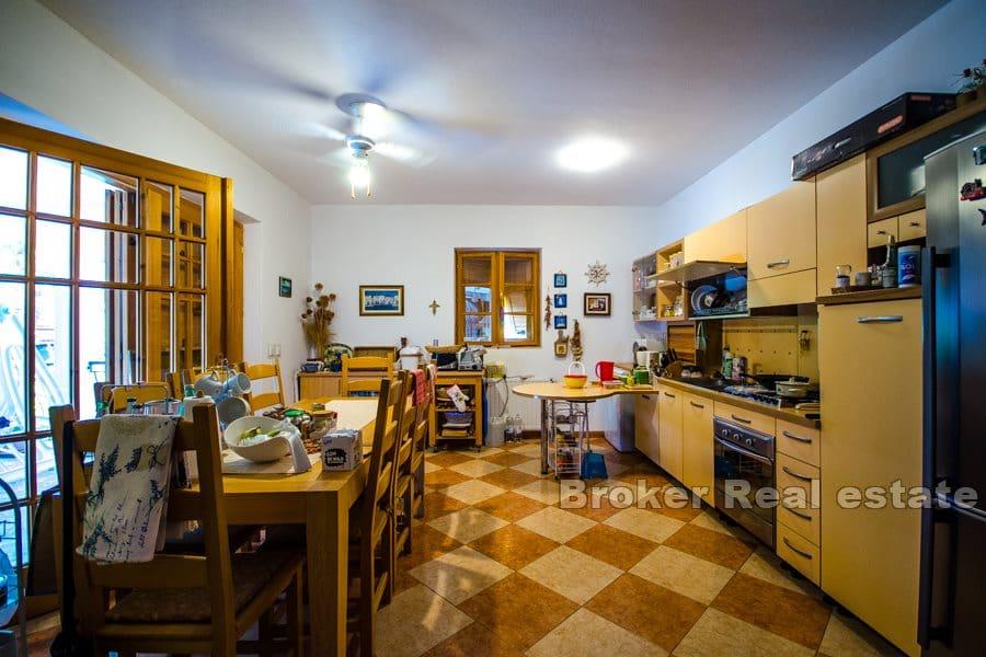 Dom w 2 rzędzie do morza