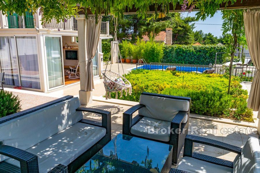 Villa with pool and sea view