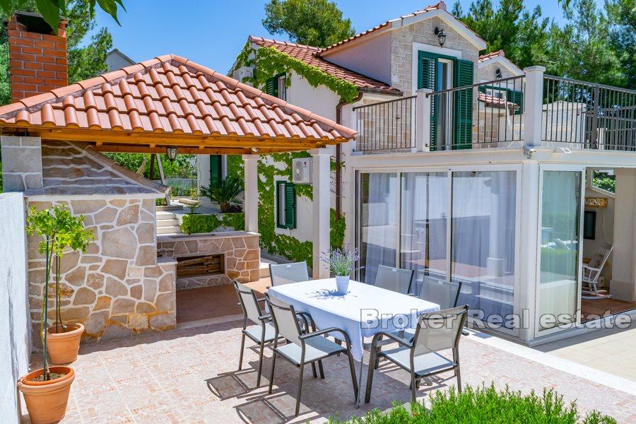 Villa with pool and sea view