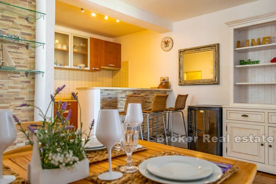 Villa med basseng og havutsikt