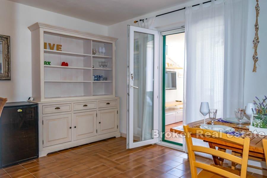 Villa med basseng og havutsikt