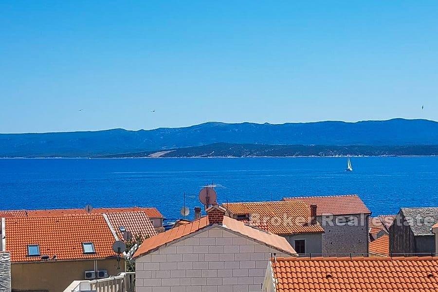 Maison en pierre rénovée avec vue mer