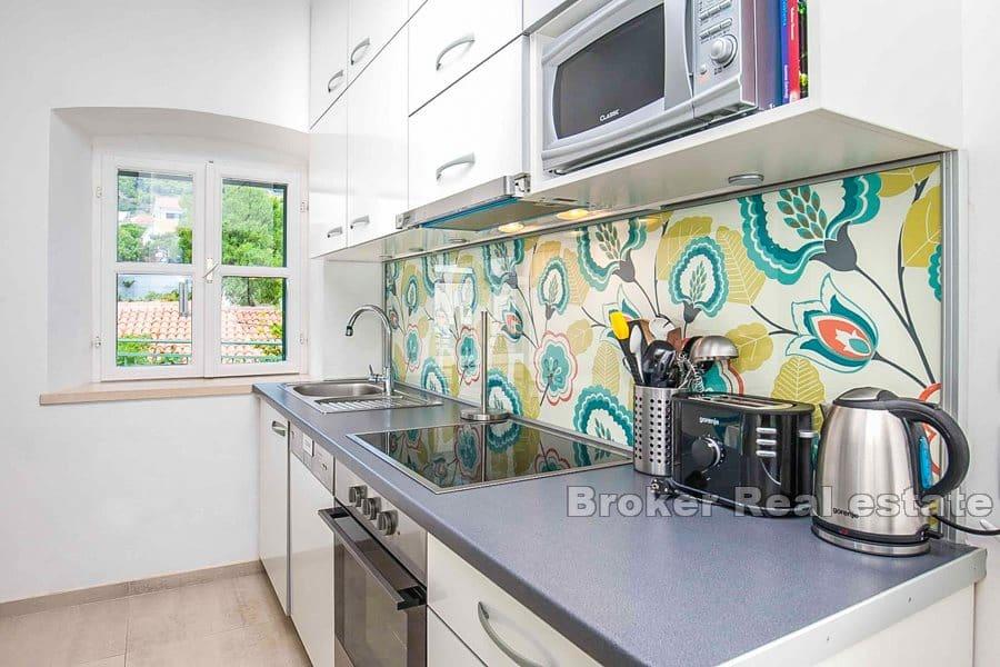 Maison en pierre rénovée avec vue mer