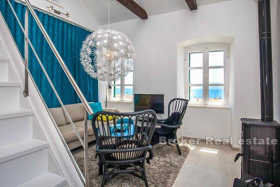 Maison en pierre rénovée avec vue mer