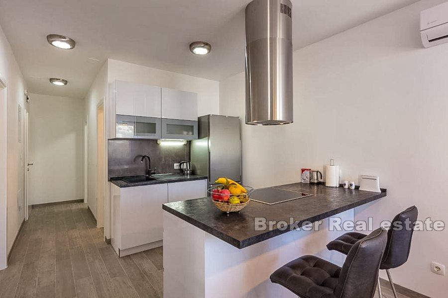 Dom z apartamentami w 2. rzędzie do morza