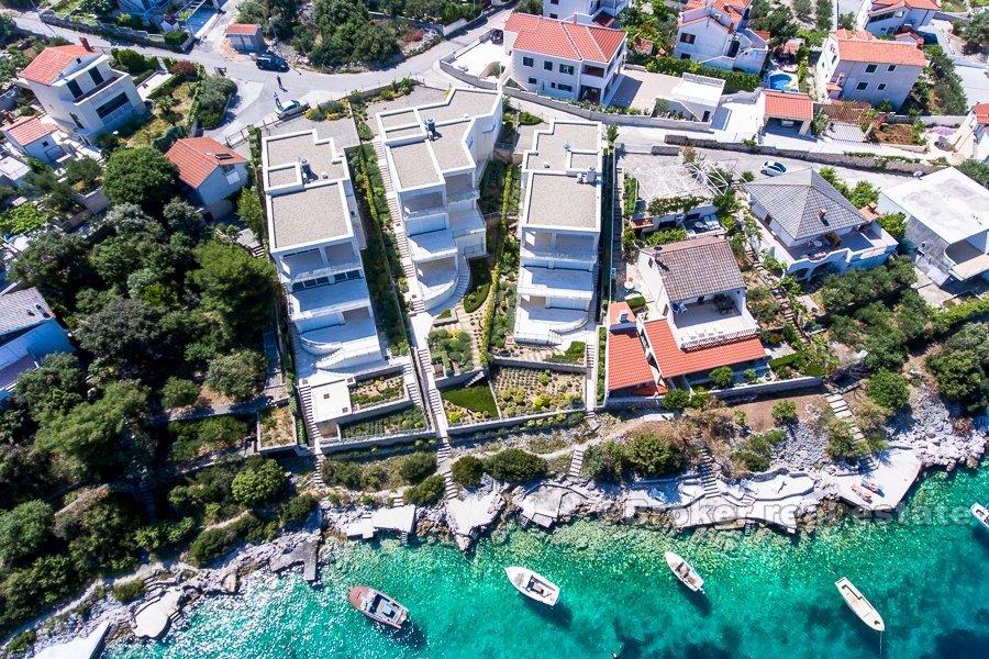 Villa nouvellement construite, à la mer