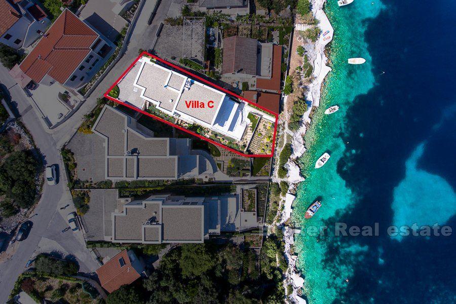 Villa nouvellement construite, à la mer