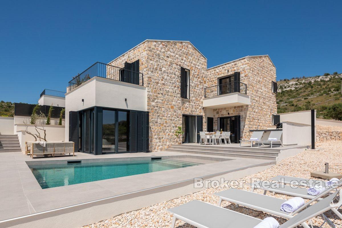 Vila s jedinečným mixem moderního a rustikálního