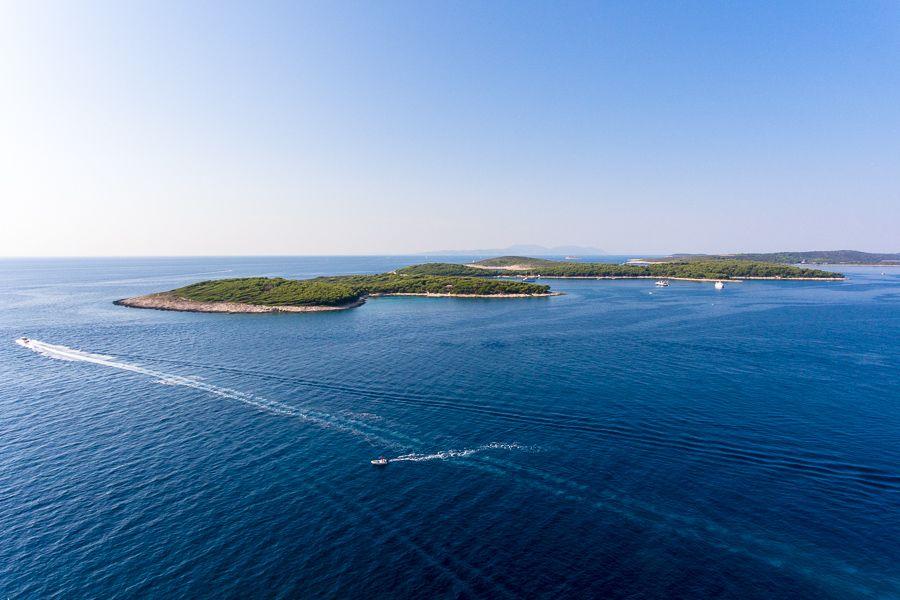 001-2013-155-island-hvar-house-first-row-sale