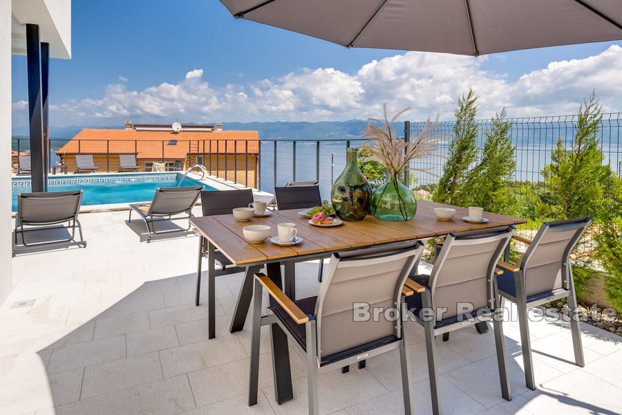 Nybyggd villa med havsutsikt