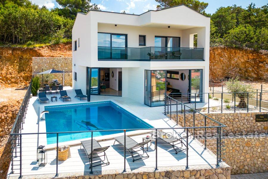 Nybyggd villa med havsutsikt