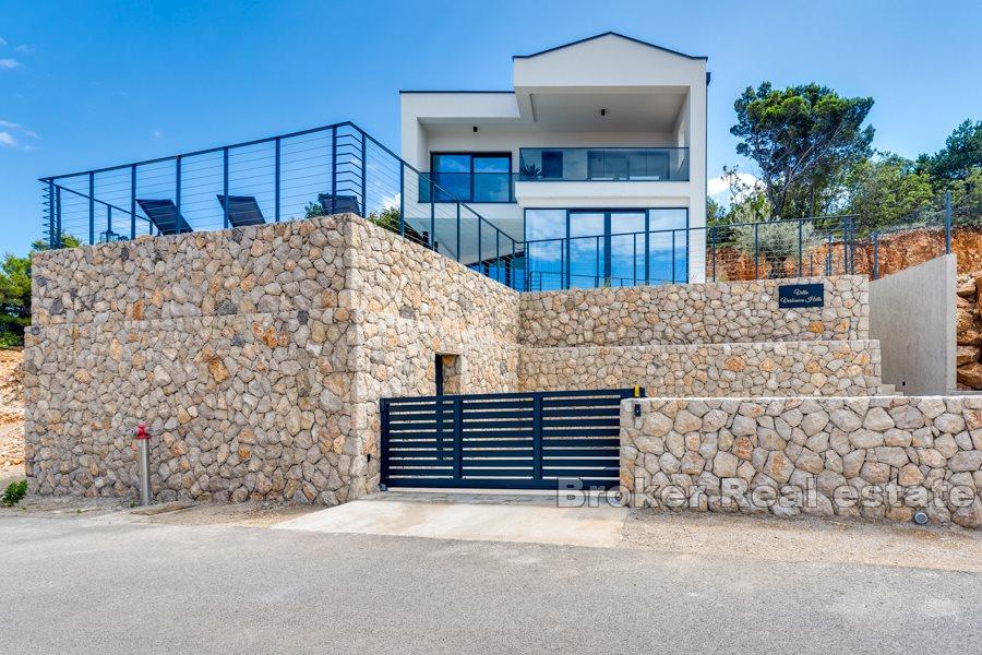 Nybyggd villa med havsutsikt