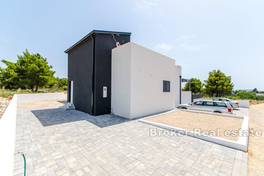 Obiteljska kuća s bazenom