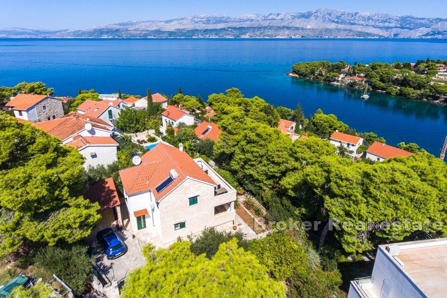 Maison individuelle sur le côté nord de l'île de Brač
