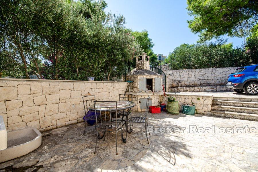 Detached house on the north side of the island of Brač